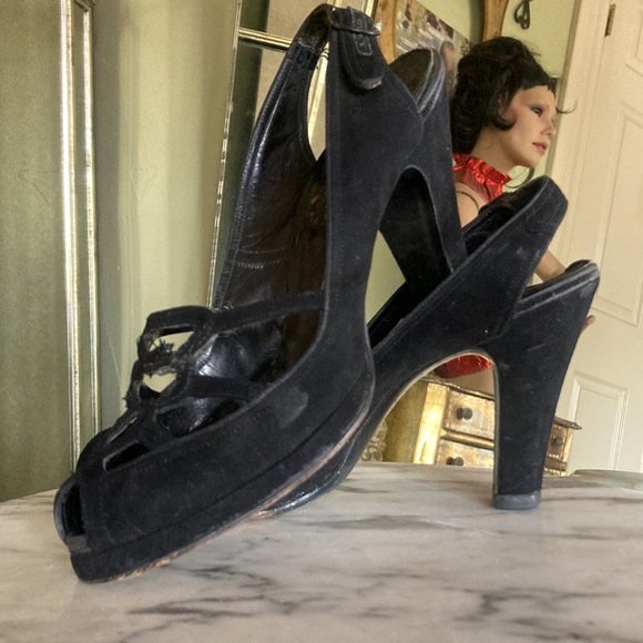 Vintage Velvet Platform Heels - Picture 2 of 13
